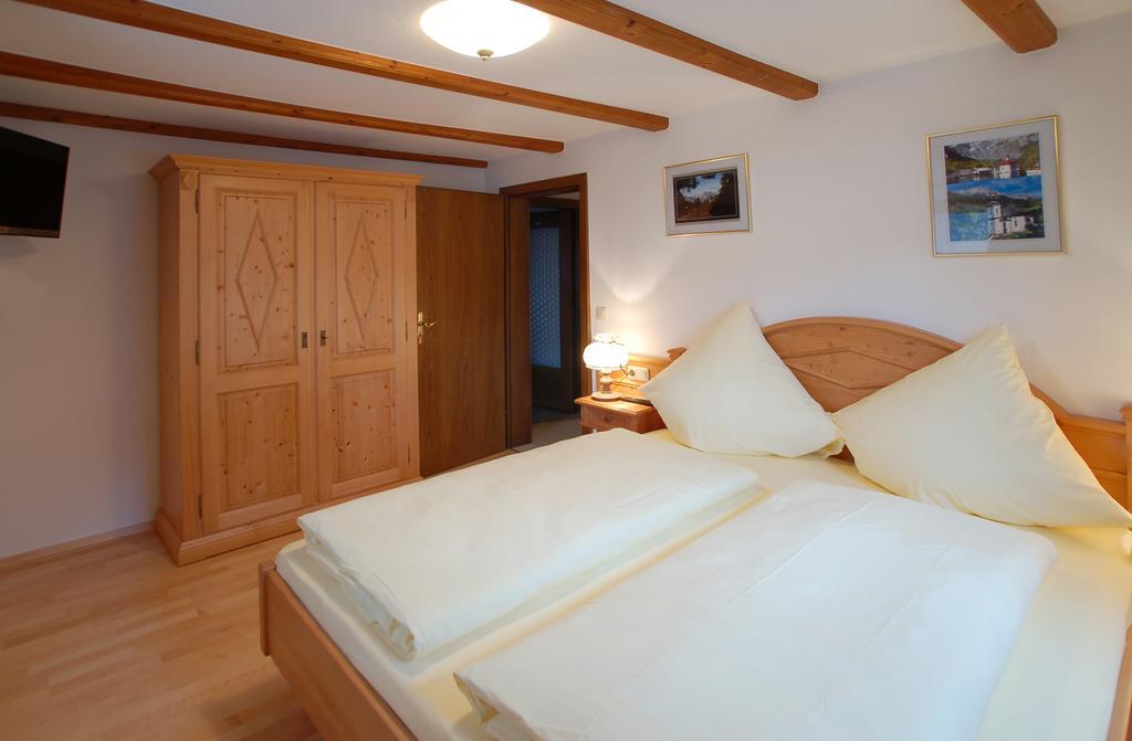 Ferienwohnung Gebirgshausl Бишофсвизен Стая снимка