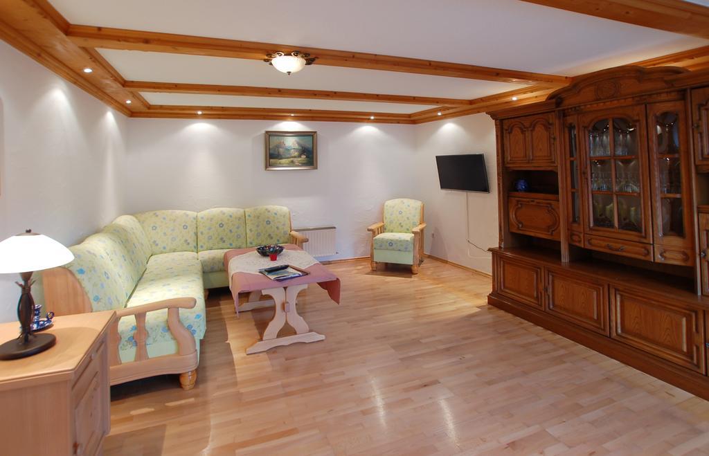Ferienwohnung Gebirgshausl Бишофсвизен Стая снимка